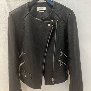 Isabel ETOILE leather jacket with lots of zippers pockets. Very stylish piece